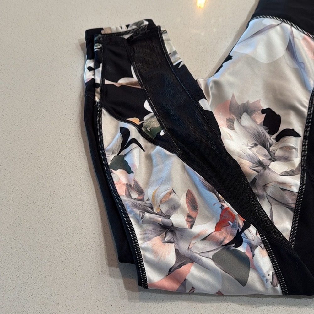Athleta Leggings Size Medium - Picture 7 of 10